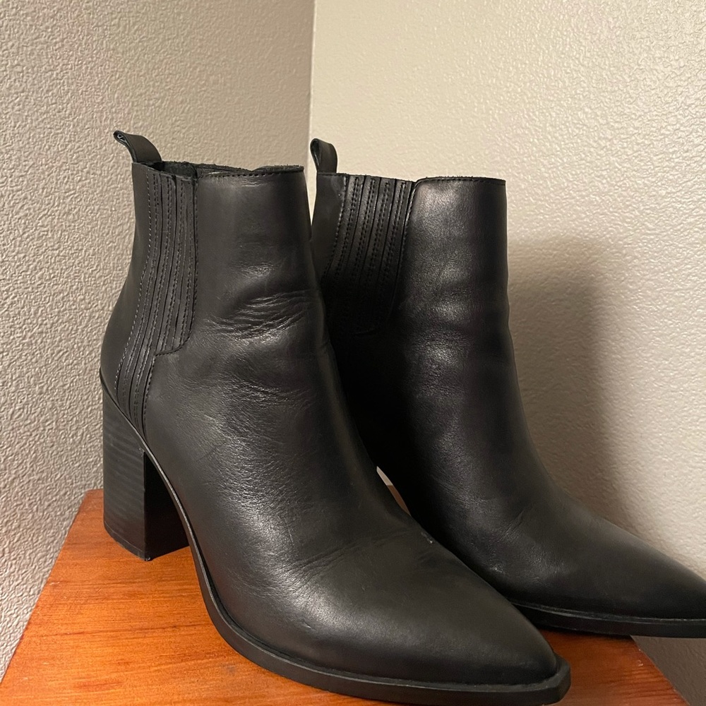 Steve Madden Chandler Black Leather Booties.